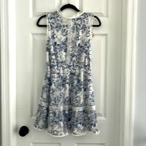 Women’s shirt length blue and white sleeveless dress NWT size M